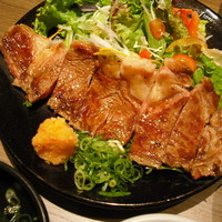 焼肉・しゃぶしゃぶ たちばな ヒルトンプラザイースト店 - サラダがたっぷり