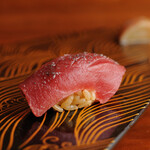 Beisaido Sakura Orion Sushi - まぐろはトマトに漬けて、にんにくのオイルでいただくイタリアンスタイル