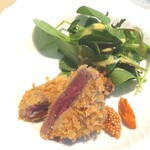 La Brianza - 放牧ブラウンスイス牛カツレツ自家製マスタードロメスコ添え。サクリとまず衣がおいしく、赤身のお肉のあっさりして赤身らしい味わいが衣でさらに引き立ってとてもおいしい♡