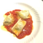 La Brianza - 菜の花とマスカルポーネチーズのラビオリポモドーロ。菜の花とマスカルポーネチーズのフィリングがたっぷりパツンと詰まったラビオリ、ぽってりやさしい味わいのトマトソースと相まって、超絶好み♡おいしい～～