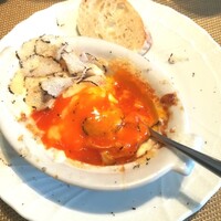 La Brianza - トリュフグラタンピエモンテ風サマートリュフ混ぜ混ぜ。田中農園の健康卵さすがの黄身色、いつも嬉しくなって2度撮りしちゃいます(笑)＼(^-^)／