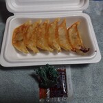 山葺屋 - 料理写真:焼き餃子6個(計146g)330円