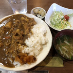 家庭料理居酒屋 よってって - ♪ばぁばのカレー(愛情盛)¥500