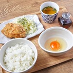 たまごかけごはんと大山どりから揚げセット