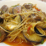 カフェレストラン ホット・ベリー - 牛肉の赤ワイン煮と野菜のスパゲティ