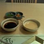 日本料理 しゃぶしゃぶ 鉄板焼 有馬 - しゃぶしゃぶのたれであるポン酢とゴマだれです。