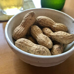 タンジョウ ファーム キッチン - お通しの落花生
