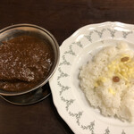 トマト - タンは丸ごとライスの上に引っ越しです。