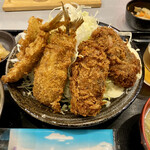 世界一のカキフライと肴 わぶ - 牡蠣フライ二つとアジフライ三枚