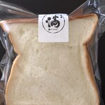 小麦と酵母 満 - プルマン（食パン）半斤¥185