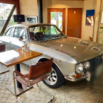 ガレージミラノ - アルファロメオ社(伊)製の美しいスポーツカーが展示されています