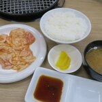 焼肉・定食・冷麺 味楽苑 - ささまホルモン定食（￥880）