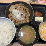 Yoshinoya - 牛焼肉定食￥598(税抜)サラダも結構なボリューム