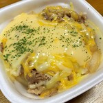 すき家 - とろ〜り3種のチーズ牛丼（並盛）…税込500円