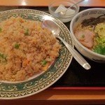 明月楼 - 五目チャーハン（大）と半ラーメンのセット