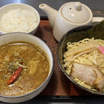 らーめん 三日月 - カレーつけ麺HOT♬
            小ライス付き1000円
            (小盛－50円)