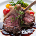 OUI - NZ産 仔羊背肉のロースト タスマニアマスタードのソース