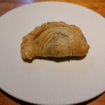 明道町中国菜 一星 - 黒トリュフバターとアヒルの卵黄の揚げパイ