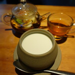 明道町中国菜 一星 - デザートの杏仁豆腐とお茶