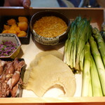 明道町中国菜 一星 - 本日の食材：蛍烏賊、あひる卵黄、ふかひれ。行者にんにく