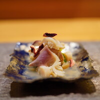 丸新 - 北寄貝：苺のドライフルーツと共に