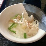 うなぎ初 - 定食に付く小鉢(おぼろ豆腐)