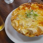 輝珍楼 - 瓶ビールとチーズ麻婆。