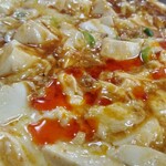 輝珍楼 - 辛くはないのでラー油を足してみます。