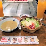 サムズセーラーイン - サラダとスープ(カレー味？)