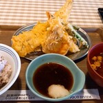 Ebinoya - 金目鯛と春野菜の定食　トッピングで穴子