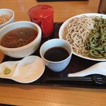 蕎麦 二天 - ざる二色(片方茶) 950円、大盛 200円、牡蠣汁3個 350円、そぼろごはん 250円(全て税込)