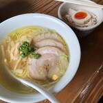 らーめん 三福 - 料理写真:らーめん 塩 700円 + 鶏塩めし ミニ 150円