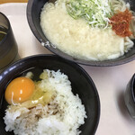 Kicchou Udon - 朝うどんのたぬきうどんとご飯、生卵^ - ^