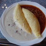 カフェ ポアロ - ペアオムライス（クリームキノコと、トマト）