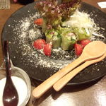 手打ちそば八轟 - 鴨と揚げ茄子のシーザーサラダ