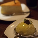 かがり火 - デザートのミントのムースとチーズケーキは隣の同経営のケーキ屋から。