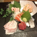 手打ちそば八轟 - 刺身盛合せ２人前（鯛湯引き、鮪、〆鯖、サーモン、甘エビ）