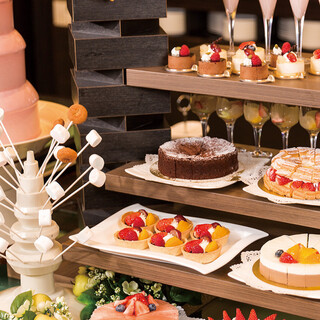 A lunch buffet with about 15 types of seasonal desserts that are one rank higher.