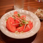 Akakara - トマトナムル390円、霜降り鶏たたき450円