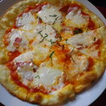 カフール - ベーコンとサラミのピザ