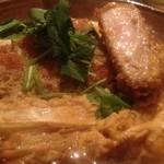 SHU - カツ丼のあたまのトンカツのアップ