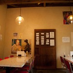 島とうふ屋 - レトロな店内