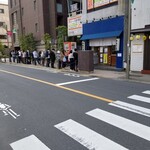 手打式超多加水麺 ののくら - 食後14時30分頃の行列