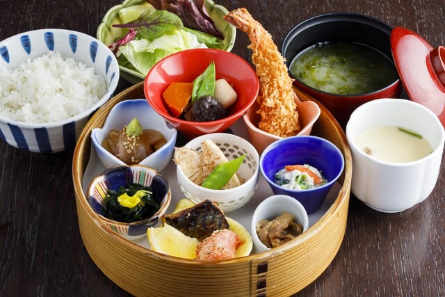 ランチメニュー 外苑 うまや 信濃町 がいえん うまや 信濃町 居酒屋 食べログ