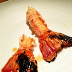 蒼 - 前日までシケで船が出せないという連絡が入っていて、諦めていましたが(といってもオマールの用意を頂いていました)、長谷川さんが無理に船を出して下さったとの事。感謝、感謝しかない。しかも食べている途中で焼きたての2本目。