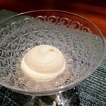 蒼 - 浜松の日本料理店「勢麟」さんが手に入れてくださった無農薬の自然栽培の新玉葱。筋を傷つけないようにスライスしてピュレにした、大好きすぎる一品。