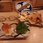 炉端と日本酒 魚丸 - 自家製肉味噌の焼きおにぎり・エイヒレ