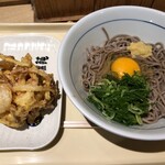 つるまる饂飩 - 卵そば(温)(396円)＋野菜かき揚げ(187円)