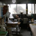 三嶋製麺所 - 製麺所が本業のためか広い作業スペース