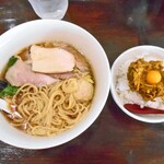 らぁ麺・酒菜　義澤 - 地鶏らぁ麺とり醤油（少し食べました）＆ エッグカレー